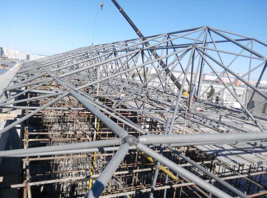毕节商贸城屋顶网架工程